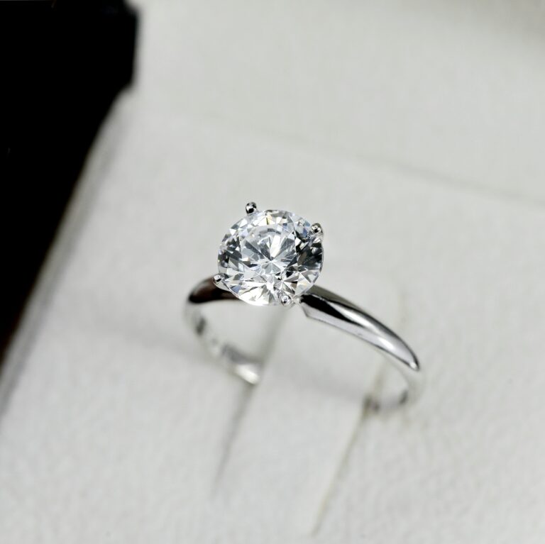 what is a solitaire engagement ring